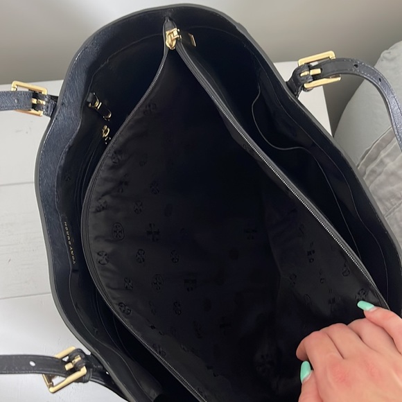 Tory Burch Black Emerson Tote Bag - Picture 7 of 8